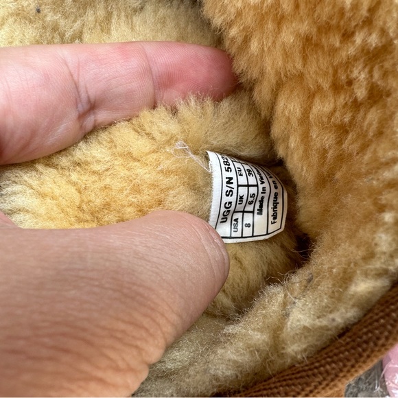 classic uggs in very used condition size 8 - Picture 4 of 6